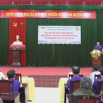 Đoàn trí thức TP.HCM trao quà hỗ trợ người dân và học sinh khó khăn tại Cao Bằng