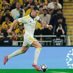 Ronaldo góp công giúp Al Nassr vươn lên ngôi đầu Saudi Pro League