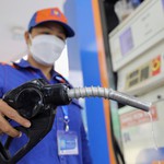 Thị trường ngày 29/9/2025: Giá vàng neo ở ngưỡng cao, xăng dầu có xu hướng giảm