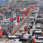 Hàng ngàn xe kẹt cứng trên cầu Bình Lợi sáng nay