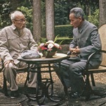Xem 700 hình ảnh về Bác trong sách "Hồ Chí Minh - Tiểu sử bằng hình"