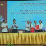 Công bố quyết định chuyển giao, tiếp nhận và thành lập tổ chức đảng trực thuộc Đảng bộ UBND TP.HCM