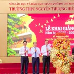 Phó Chủ tịch Thường trực UBND TP.HCM Nguyễn Văn Thọ dự lễ khai giảng tại Trường THPT Nguyễn Thượng Hiền