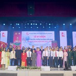 Trường THCS - THPT Hồng Hà khai giảng năm học 2025 - 2026 và đón Huân chương Lao động hạng Nhì