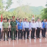 Lãnh đạo TP.HCM tri ân, tưởng niệm các anh hùng liệt sĩ tại Côn Đảo