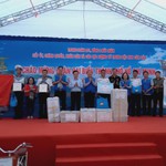 Đoàn công tác TP.HCM và Quân chủng Hải quân thăm, tặng quà tại đặc khu Côn Đảo