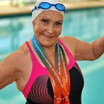 Cảm hứng tích cực từ cụ bà Eliana Busch đam mê bơi lội