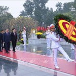 Lãnh đạo Đảng, Nhà nước đặt vòng hoa tại Đài tưởng niệm các Anh hùng liệt sĩ