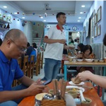 Người chung quanh ta - Tập 11: Quán cơm "nuôi" lớn ước mơ của sinh viên nghèo