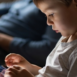 Cảnh báo rối loạn lo âu ở tuổi teen khi dùng thiết bị điện tử sớm