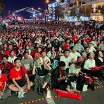 Lắp 6 màn hình LED ở phố đi bộ Nguyễn Huệ xem bán kết U23 Việt Nam