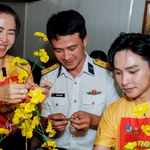 Mang Tết sớm đến các chiến sĩ, người nghèo