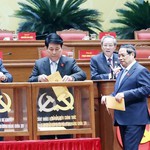 Hình ảnh đại biểu bỏ phiếu bầu Ban chấp hành Trung ương khóa XIV