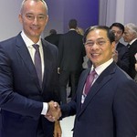 Phó Thủ tướng Bùi Thanh Sơn tham dự Lễ ký Hiến chương Hội đồng Hòa bình về chấm dứt xung đột tại Dải Gaza