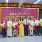 Lãnh đạo TP. Hồ Chí Minh trao Huy hiệu Đảng cho Đảng viên cao tuổi phường Gia Định