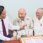 Thời sự HTV Sáng ngày 27/1/2026 | Bí thư Thành ủy TP. Hồ Chí Minh Trần Lưu Quang trao Huy hiệu 80 năm tuổi Đảng