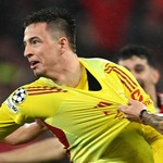 Mourinho đạo diễn cú sốc: Thủ môn Benfica ghi bàn, Real Madrid gục ngã