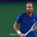 Medvedev đánh bại Tsitsipas, tiến gần danh hiệu Thượng Hải Masters