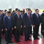 Lãnh đạo Đảng, Nhà nước, các đại biểu Quốc hội vào Lăng viếng Chủ tịch Hồ Chí Minh