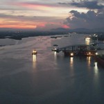 Bắt đầu hành trình vận chuyển kết cấu cầu đi bộ từ cảng Đông Xuyên về Sài Gòn