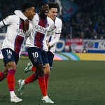 PSG ngược dòng thắng Strasbourg, trở lại ngôi đầu Ligue 1