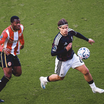 Liverpool ngược dòng hạ Brentford trong trận đấu có hai thẻ đỏ