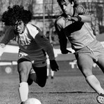 Diego Maradona: 50 năm từ ngày ra mắt bóng đá chuyên nghiệp