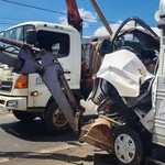 Va chạm với xe đầu kéo, học viên tập lái tử vong, giáo viên gãy chân