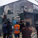 Dập tắt đám cháy tại một quán ăn ở trung tâm Đà Lạt