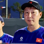 HLV Kim Sang Sik: Càng khó khăn, tuyển Việt Nam càng phải đoàn kết