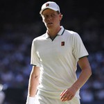 Jannik Sinner nghỉ hết mùa 2026 vì chấn thương đầu gối