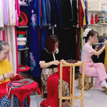 Giữ hồn Tết Việt qua tà áo dài may đo thủ công
