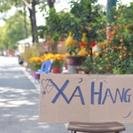 TP. Hồ Chí Minh trước giao thừa: Hoa tết "cháy hàng", nhiều người mua ồ ạt lúc xổ rẻ