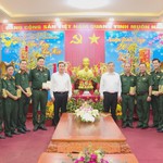 Lãnh đạo TP. Hồ Chí Minh trao tặng 100 suất quà Tết tại đặc khu Côn Đảo