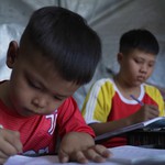 Mái ấm gia đình Việt: Chuyện em Vinh - cậu học trò đi bộ gần 9km đến trường