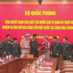 Trao quyết định cử sĩ quan tham gia Phái bộ MINUSCA tại Cộng hòa Trung Phi
