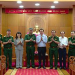 Lãnh đạo TP. Hồ Chí Minh tiếp đoàn Quân khu 7 thăm, chúc Tết Xuân Bính Ngọ