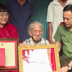 Trung tướng Mai Hoàng thăm, chúc Tết các gia đình chính sách dịp Tết Nguyên đán Bính Ngọ 2026