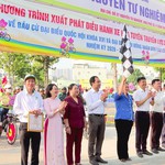 Phường Bình Trưng diễu hành xe hoa tuyên truyền về bầu cử