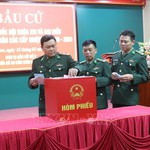 Chiến sĩ Biên phòng, Cảnh sát biển trang trọng thực hiện quyền và nghĩa vụ công dân