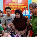 Đồng bào Chăm, Khmer tại TP. Hồ Chí Minh thực hiện quyền công dân trong ngày bầu cử