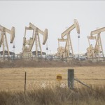 Giá dầu hạ nhiệt trước các nỗ lực tăng nguồn cung