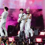 Các "anh trai" vẫn hot