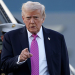 Tổng thống Trump tạm hoãn tấn công cơ sở năng lượng Iran, giá dầu giảm ngay 14%