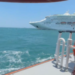 Cấp cứu và đưa 2 hành khách trên du thuyền quốc tế về bờ