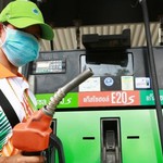 Ứng phó biến động xăng dầu: Nhiều quốc gia áp giá trần, tung gói hỗ trợ khủng