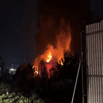 Kho xưởng tại Hà Nội bốc cháy dữ dội trong đêm