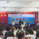 “Lá phiếu kết nối các thế hệ”: Tiếp lửa trách nhiệm công dân cho nữ sinh lần đầu đi bầu cử