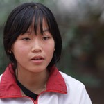 Mái ấm gia đình Việt: Cha sống thực vật, Hải Yến vừa đi học vừa phụ mẹ chăm cha