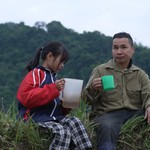 Mái ấm gia đình Việt: Thanh Hương tặng toàn bộ cát-xê cho cặp chị em sinh đôi